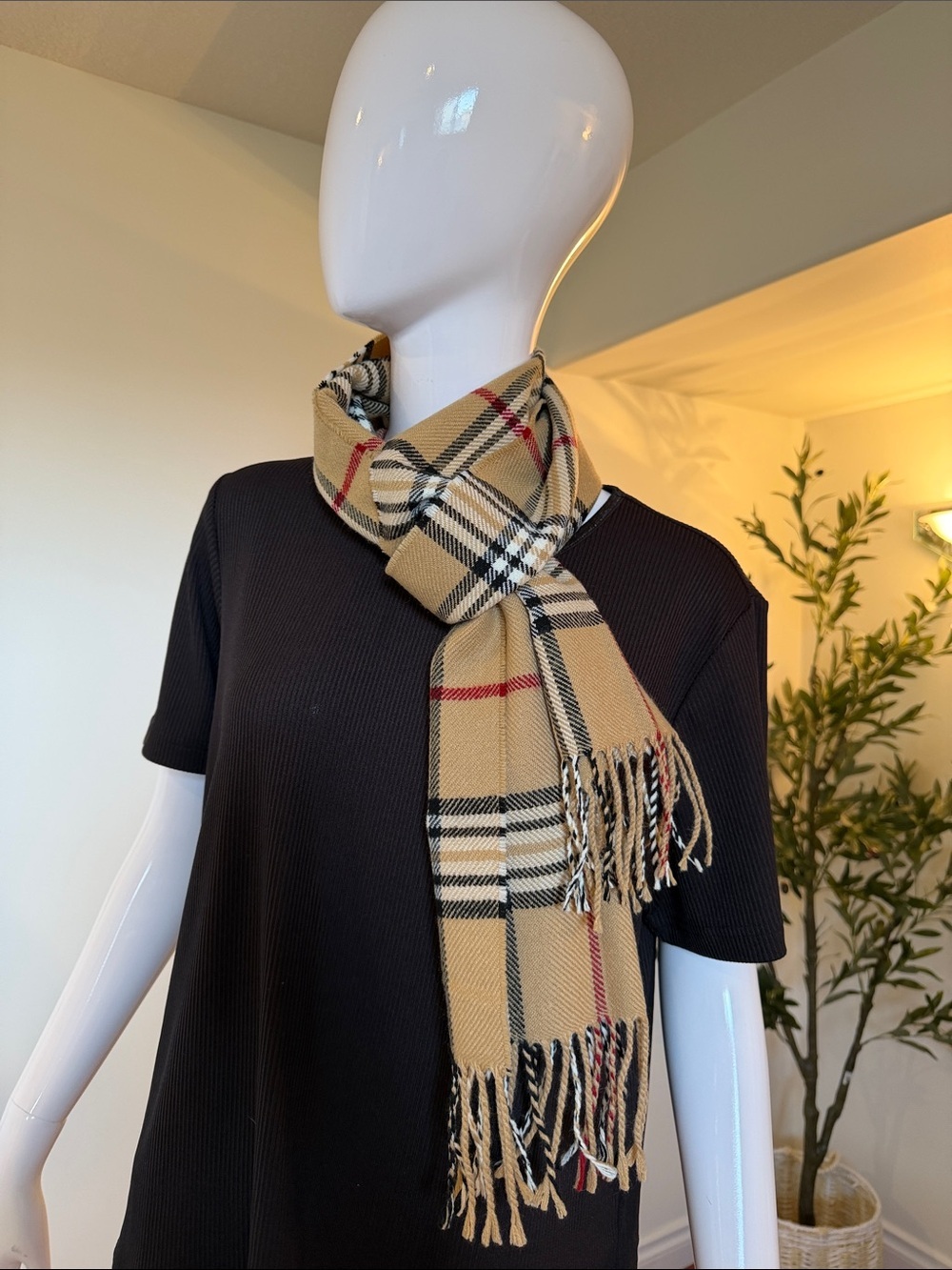 V. FRAAS Camel Plaid Fringe Scarf Beige Black Red